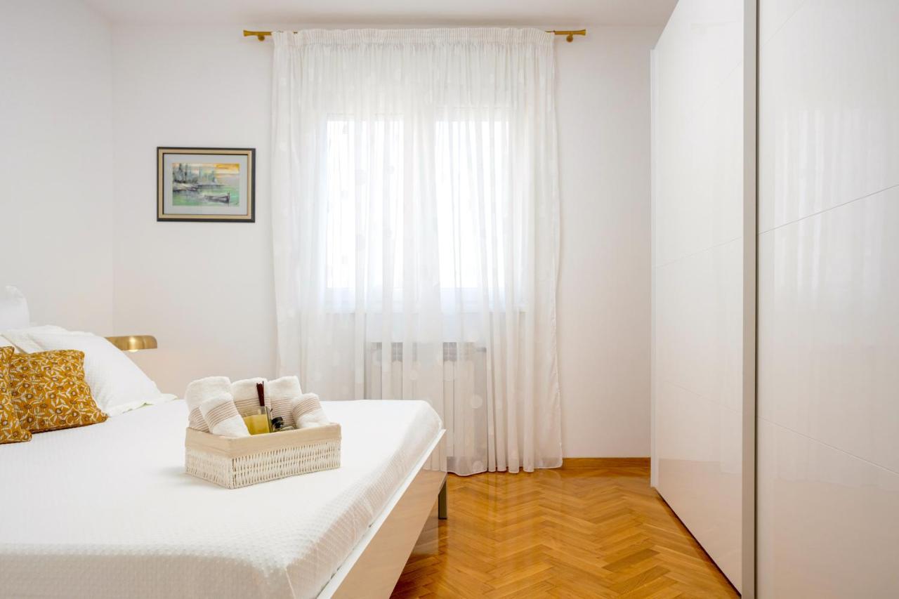 Lux Holiday Apartment Tony @ 10 Min Znjan Beach Split Kültér fotó